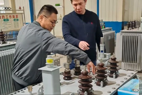 Азербайджанские клиенты посещают Huarui Electric для сотрудничества в области энергетического оборуд